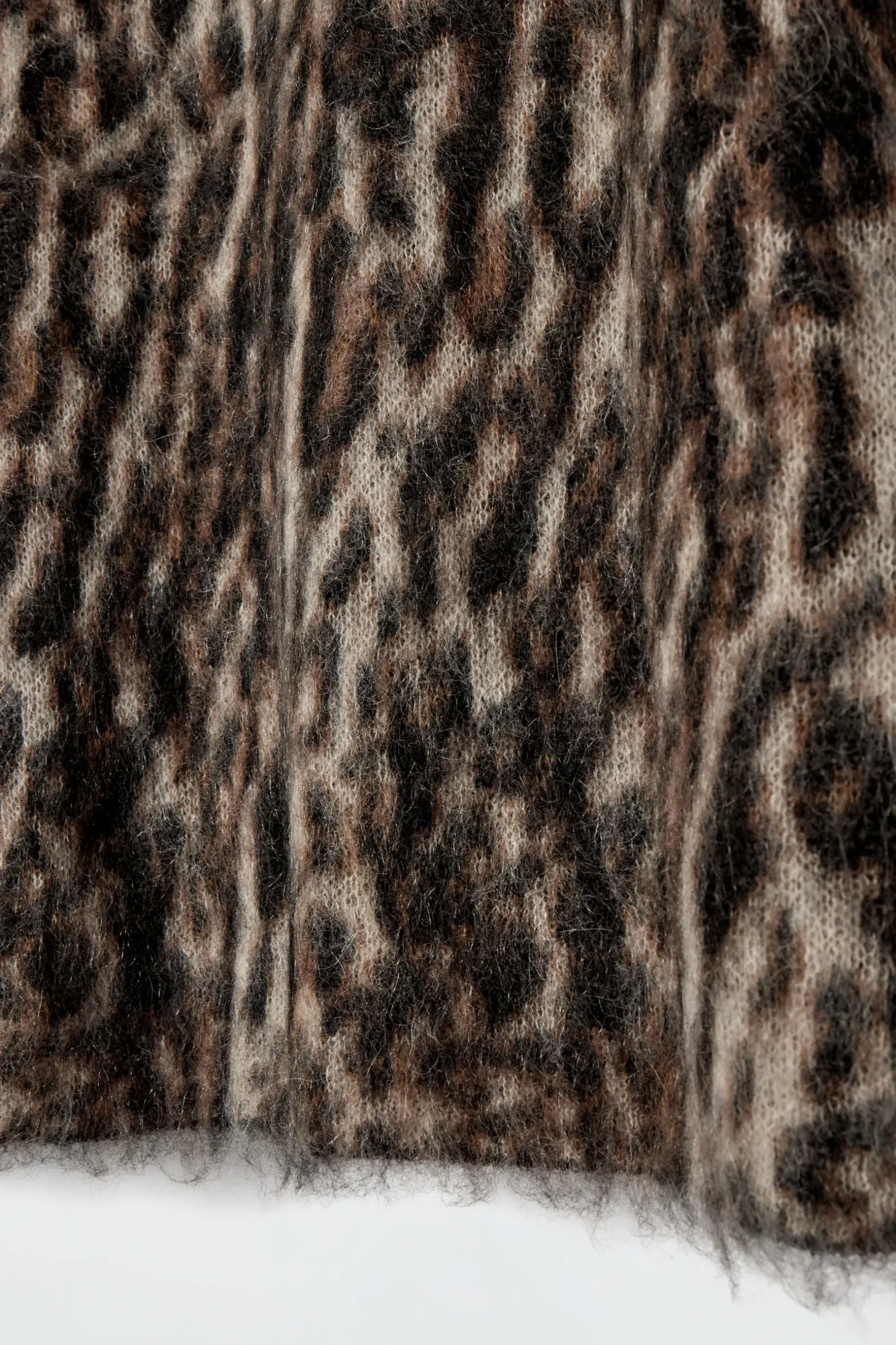 Hot COS ŻAKARDOWY SWETER Z MOHEREM W LAMPARCIE CĘTKI
