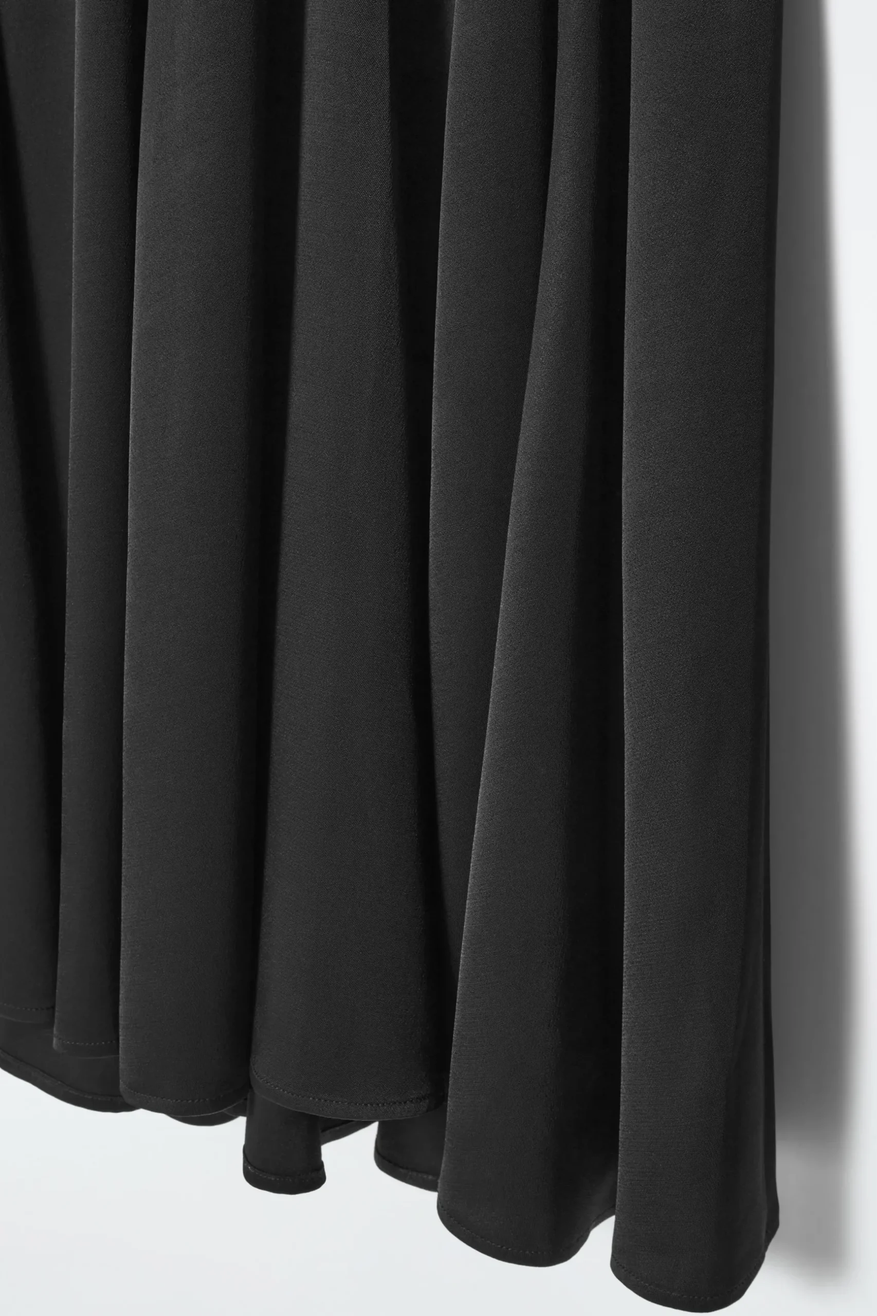 Fashion COS ASYMETRYCZNA SUKIENKA MIDI Z ZAWINIĘTYM PANELEM