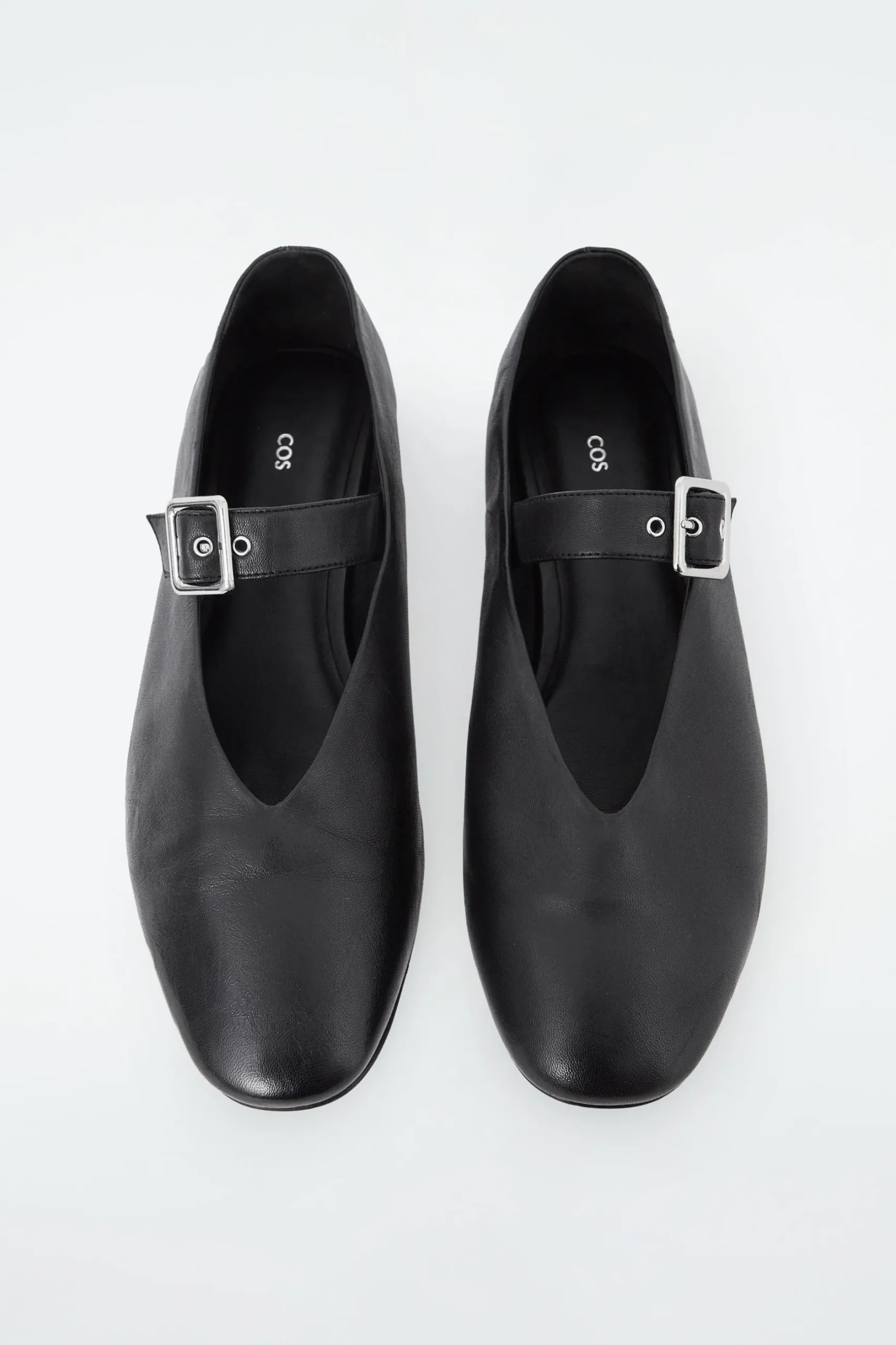 Sale COS BALERINY Z KLAMERKĄ Czarny