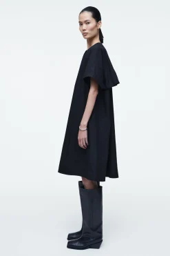 Online COS BAWEŁNIANA SUKIENKA MIDI O KROJU OVERSIZE