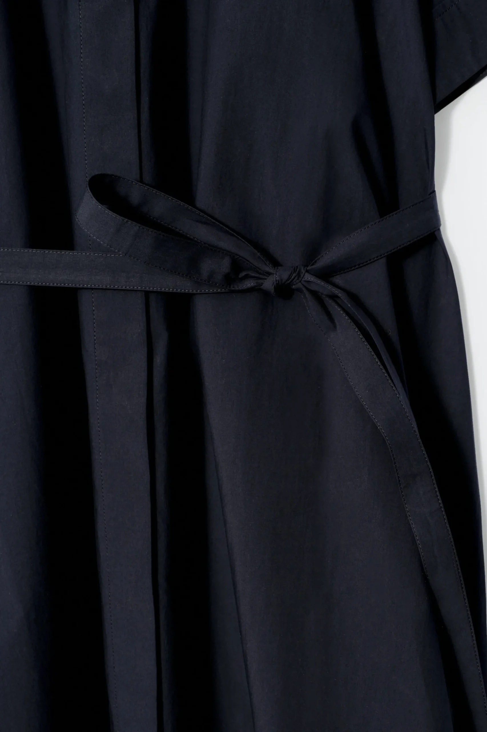 Online COS BAWEŁNIANA SUKIENKA MIDI O KROJU OVERSIZE
