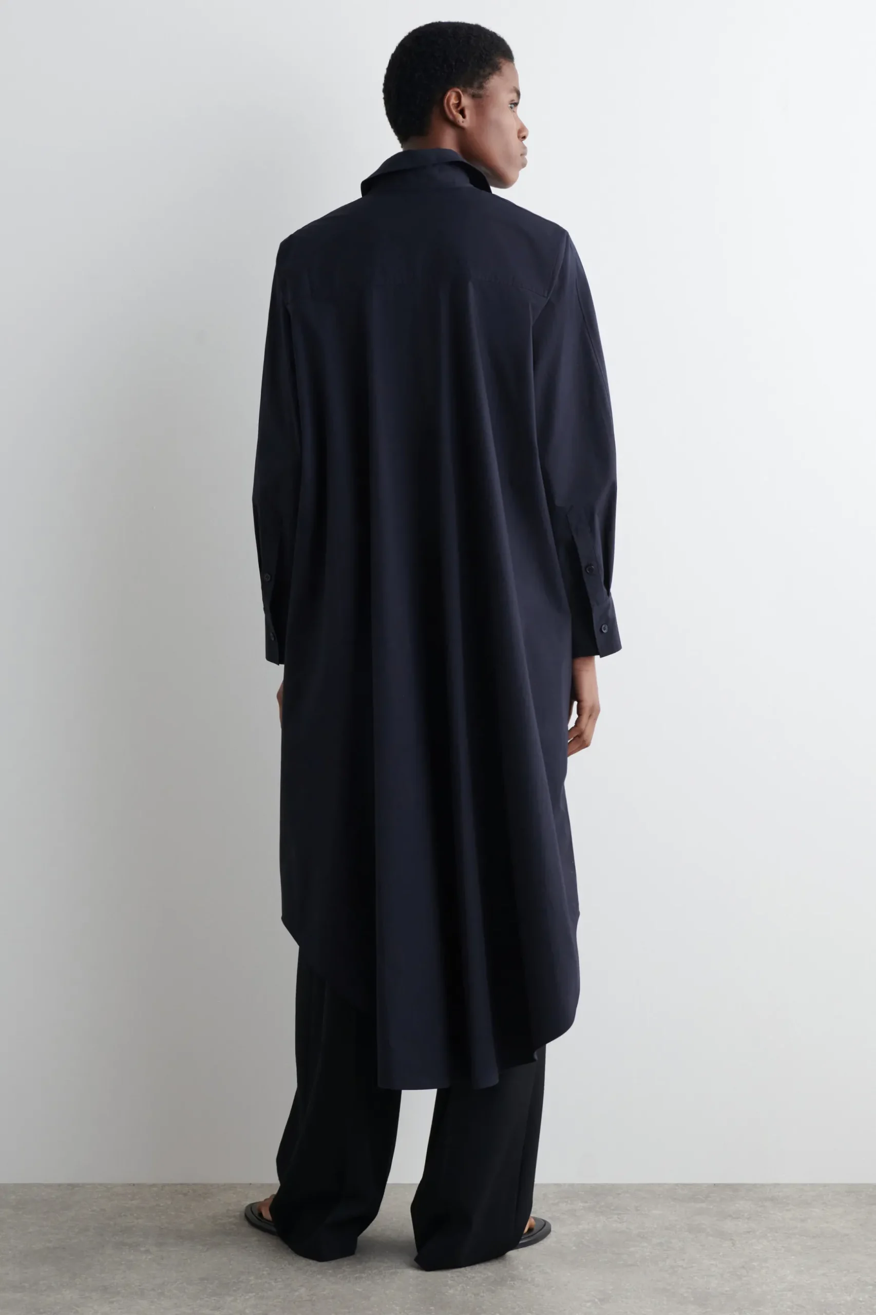 Outlet COS BAWEŁNIANA SZMIZJERKA – RELAXED FIT