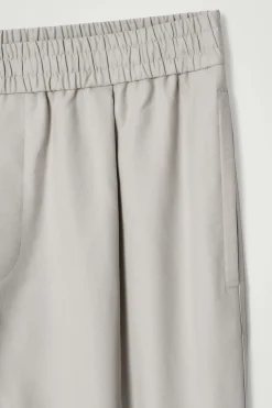 Clearance COS BAWEŁNIANE SPODNIE ZE ZWĘŻANYMI NOGAWKAMI Jasnyszarobrązowy