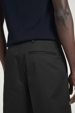 Outlet COS BAWEŁNIANE SZORTY CHINO Czarny