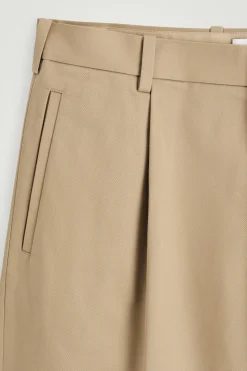 Discount COS BAWEŁNIANE SZORTY CHINO Beżowy