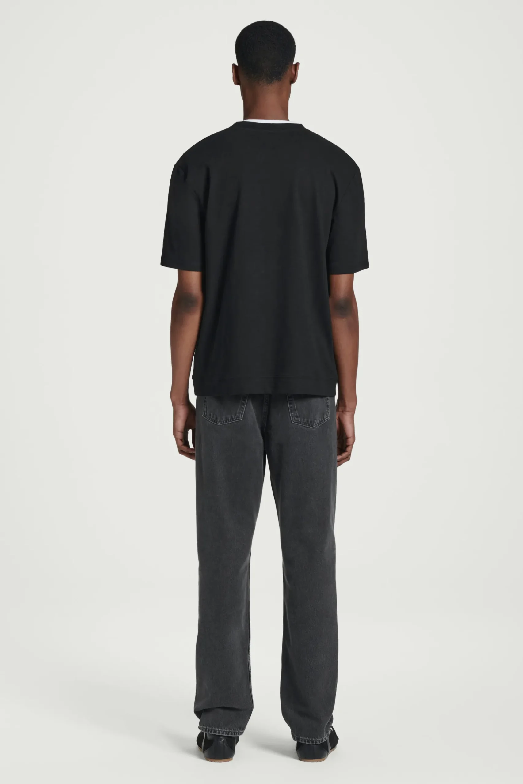Sale COS BAWEŁNIANY T-SHIRT – RELAXED FIT Czarny