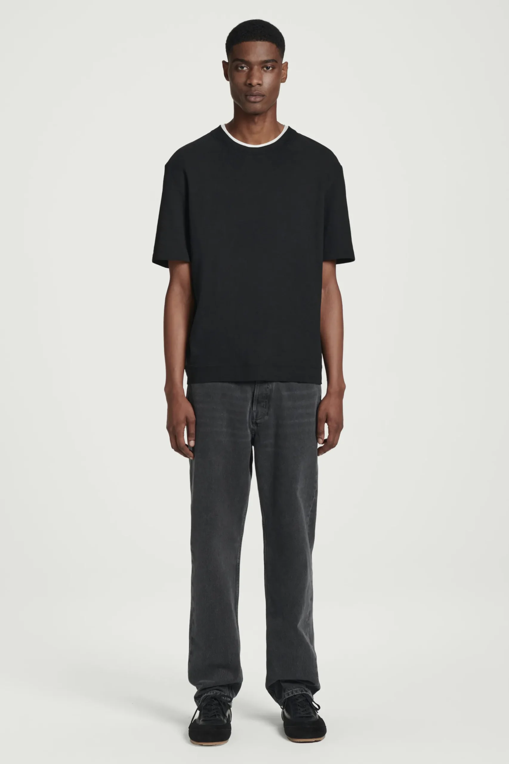 Sale COS BAWEŁNIANY T-SHIRT – RELAXED FIT Czarny