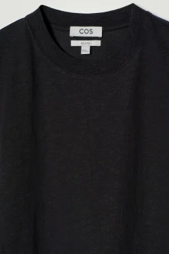 Sale COS BAWEŁNIANY T-SHIRT – RELAXED FIT Czarny