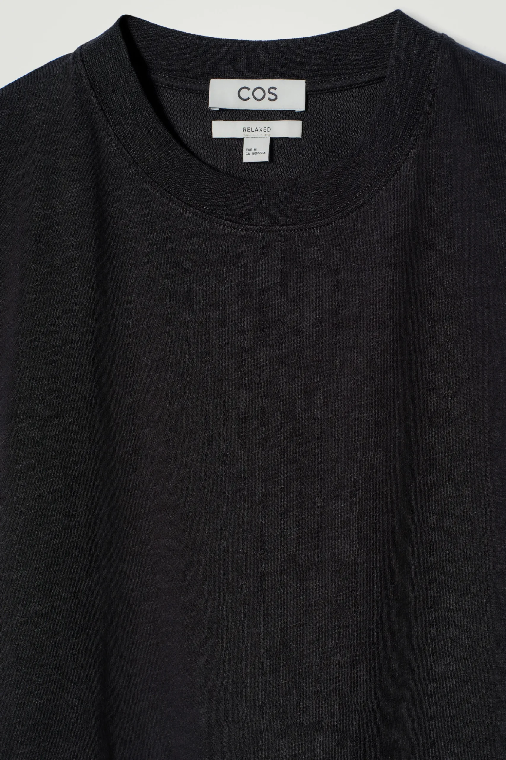 Sale COS BAWEŁNIANY T-SHIRT – RELAXED FIT Czarny