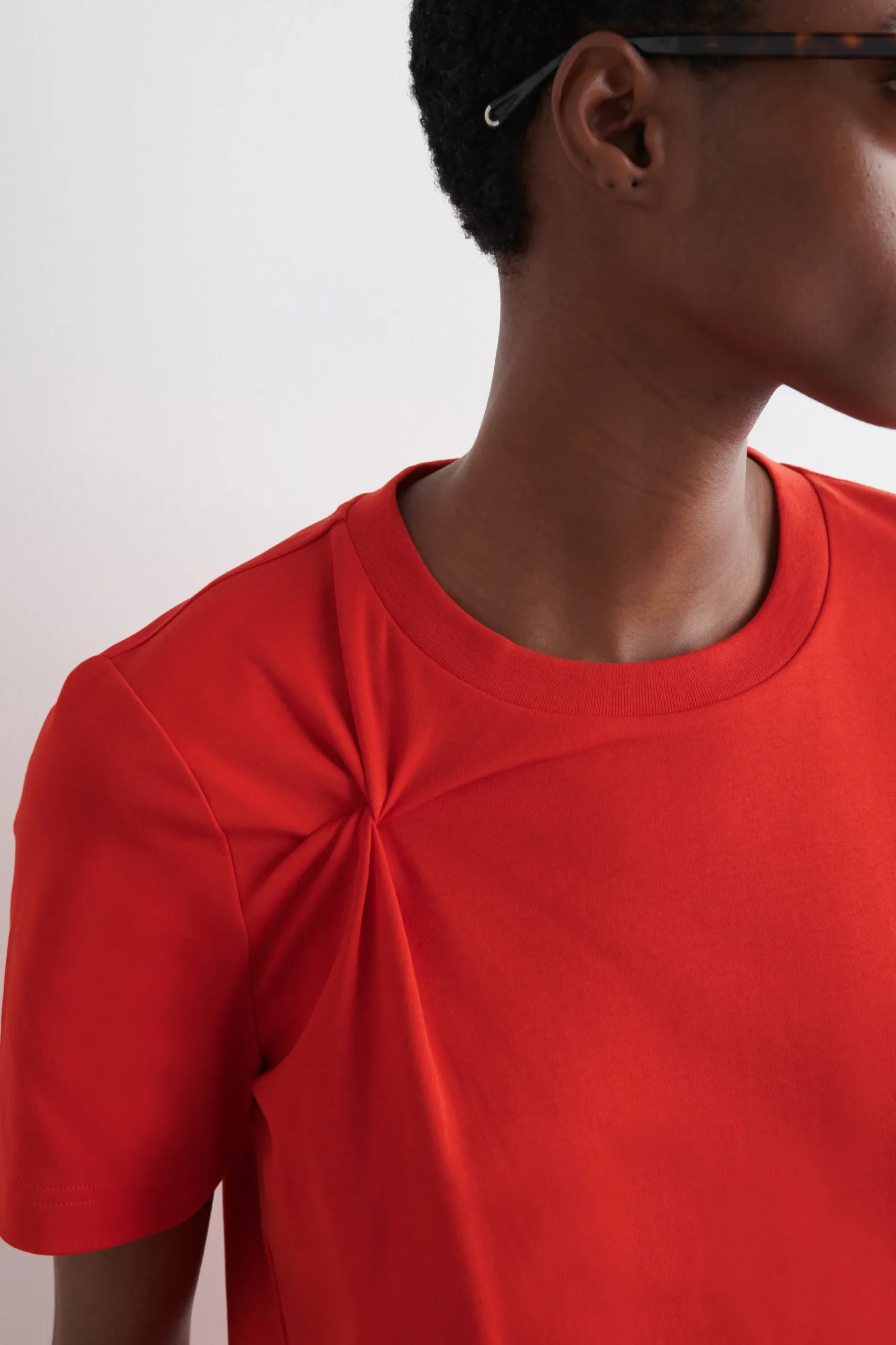 Discount COS BAWEŁNIANY T-SHIRT Z WĘZŁOWYM DETALEM