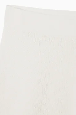 Online COS BERMUDY Z PRĄŻKOWANEJ DZIANINY