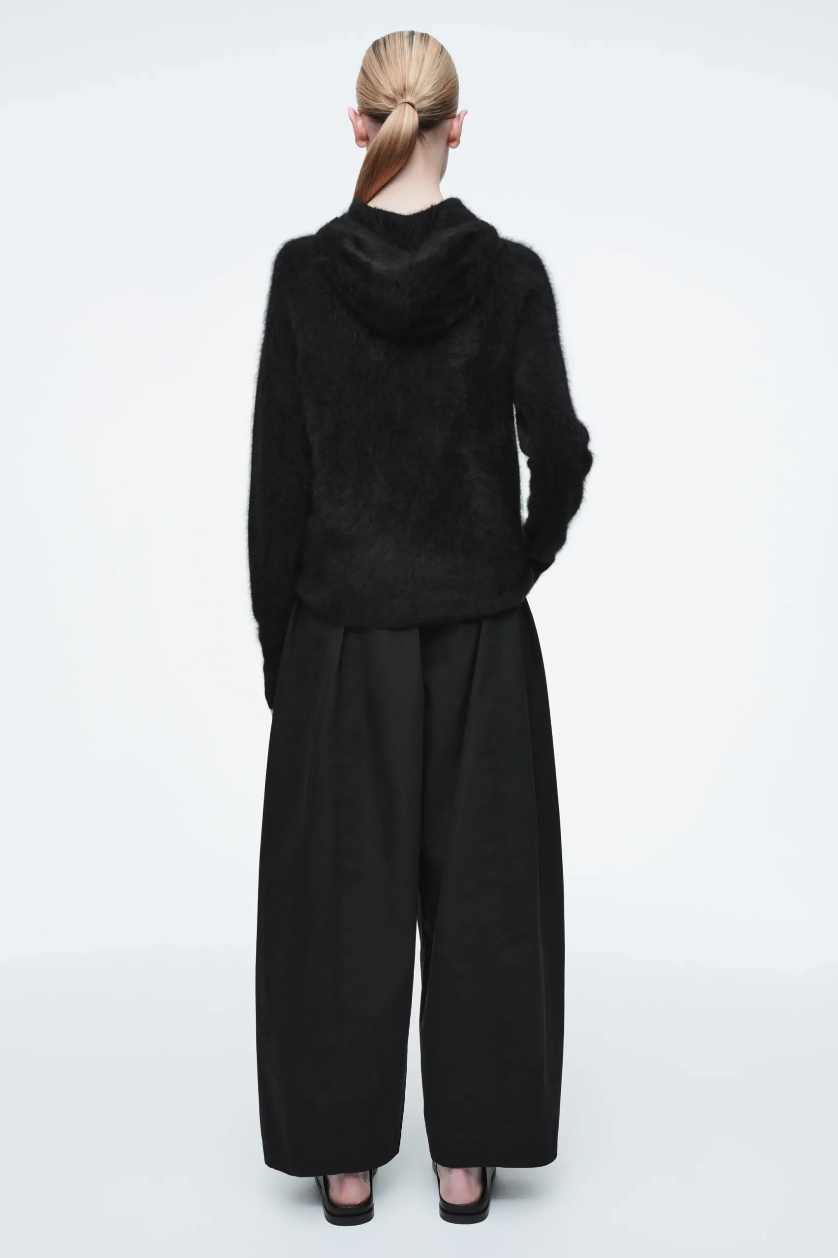 Fashion COS BLUZA Z KAPTUREM ZE SZCZOTKOWANEGO KASZMIRU