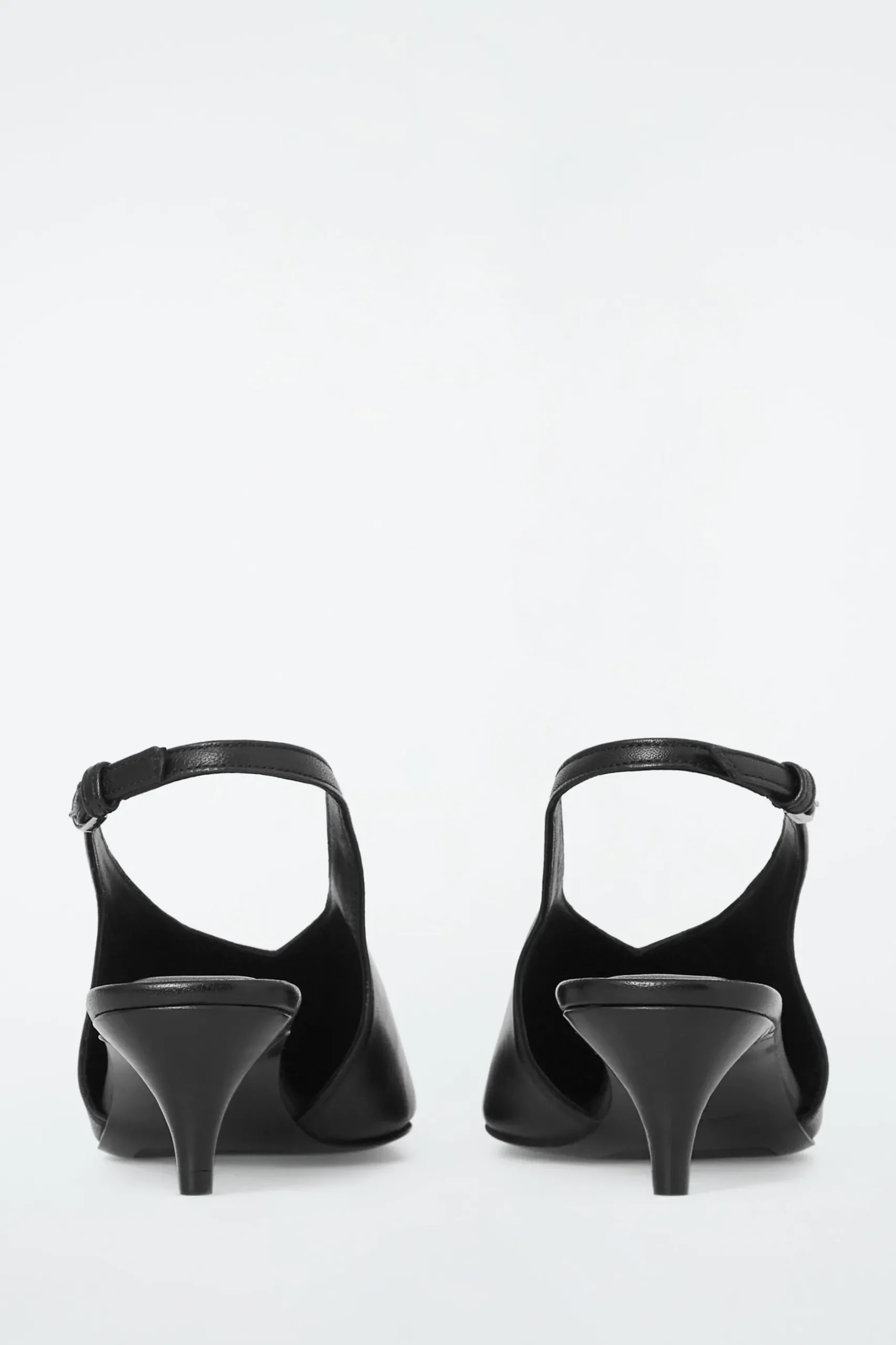 Outlet COS BUTY ZE SPICZASTYM CZUBKIEM I ODSŁONIĘTĄ PIĘTĄ Czarny