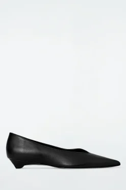 Online COS BUTY ZE SPICZASTYMI CZUBKAMI NA OBCASIE KACZUSZKA Czarny