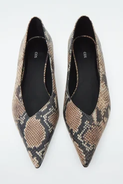 Discount COS BUTY ZE SPICZASTYMI CZUBKAMI NA OBCASIE KACZUSZKA Efektwężowejskóry
