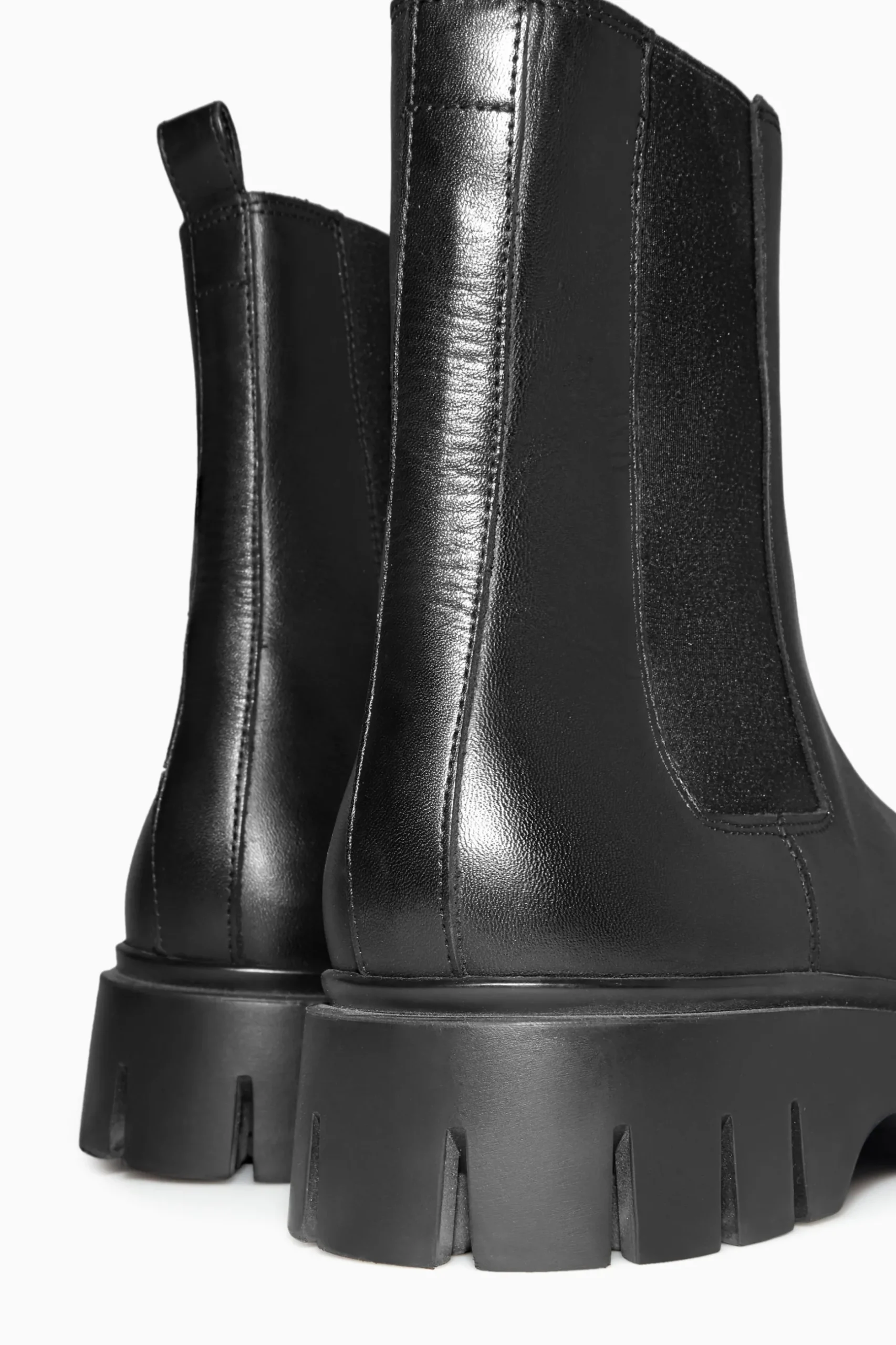 Discount COS CHUNKY LEATHER CHELSEA BOOTS Black