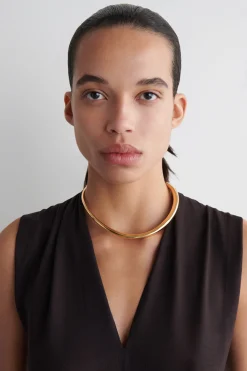 Fashion COS CURVED CUFF NECKLACE Złocisty