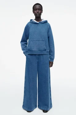 Fashion COS DŻERSEJOWA BLUZA Z KAPTUREM W JEANSOWYM KOLORZE