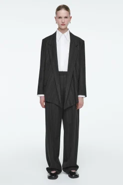 Outlet COS DRAPOWANA MARYNARKA W PRĄŻKI – REGULAR FIT