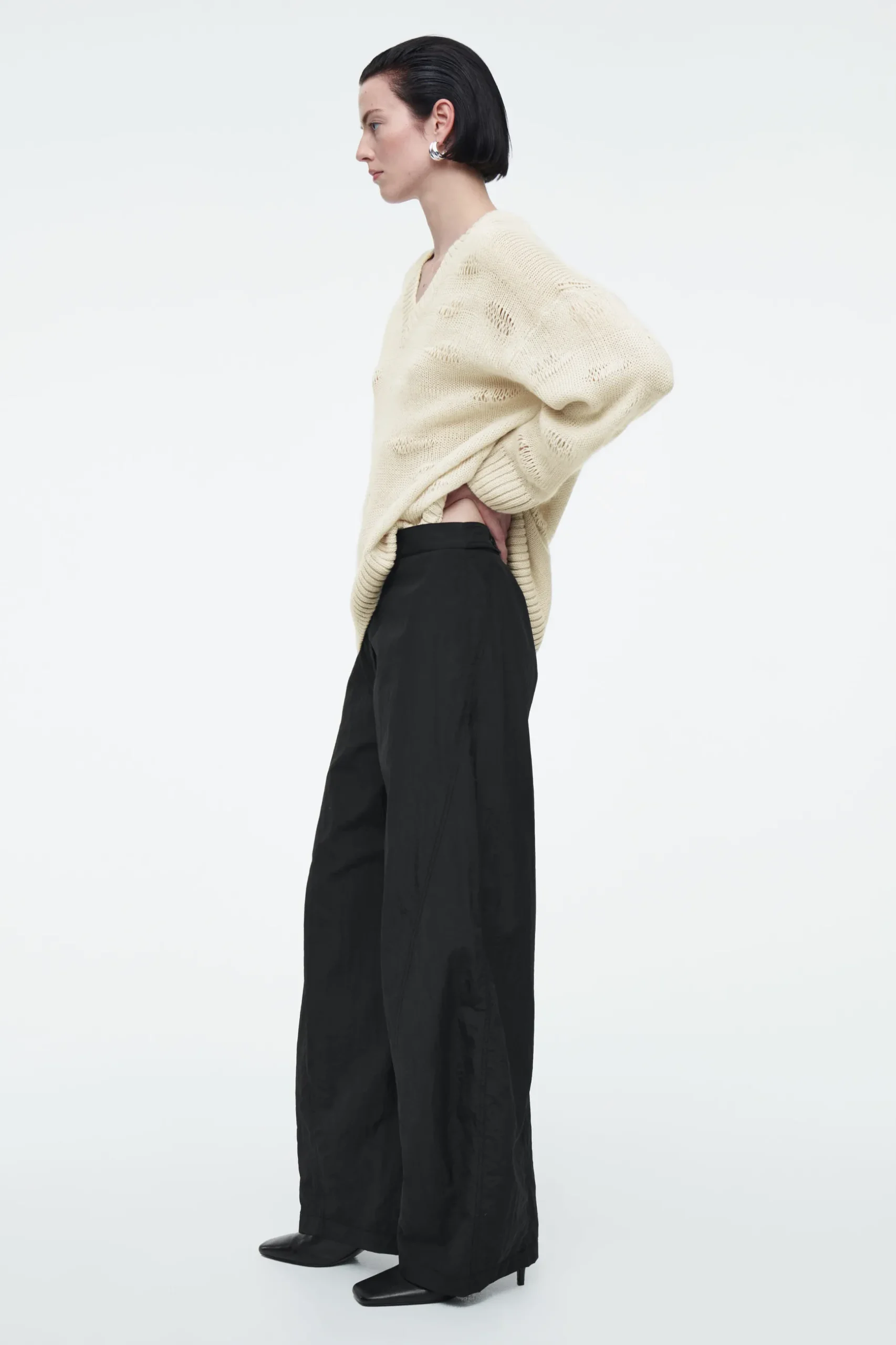 Outlet COS DZIANINOWY SWETER Z LNEM W NIEREGULARNE PASKI
