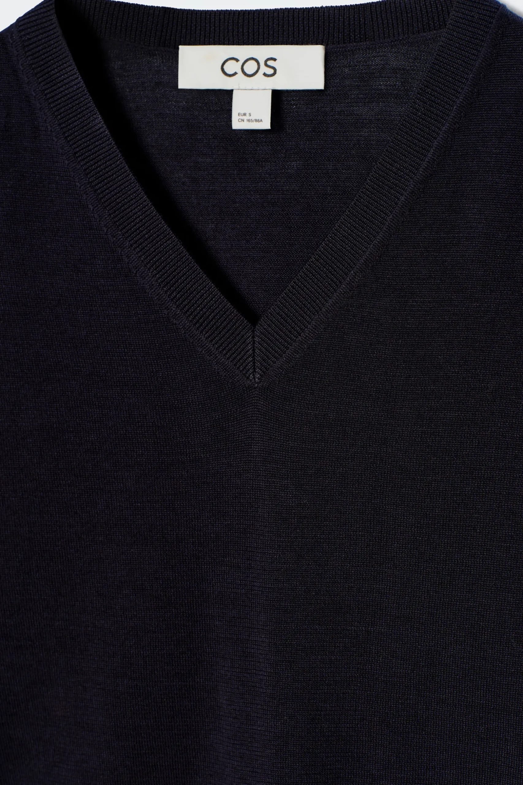 New COS DZIANINOWY T-SHIRT Z DEKOLTEM W KSZTAŁCIE LITERY V