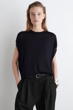 Clearance COS DZIANINOWY T-SHIRT Z OKRĄGŁYM DOŁEM