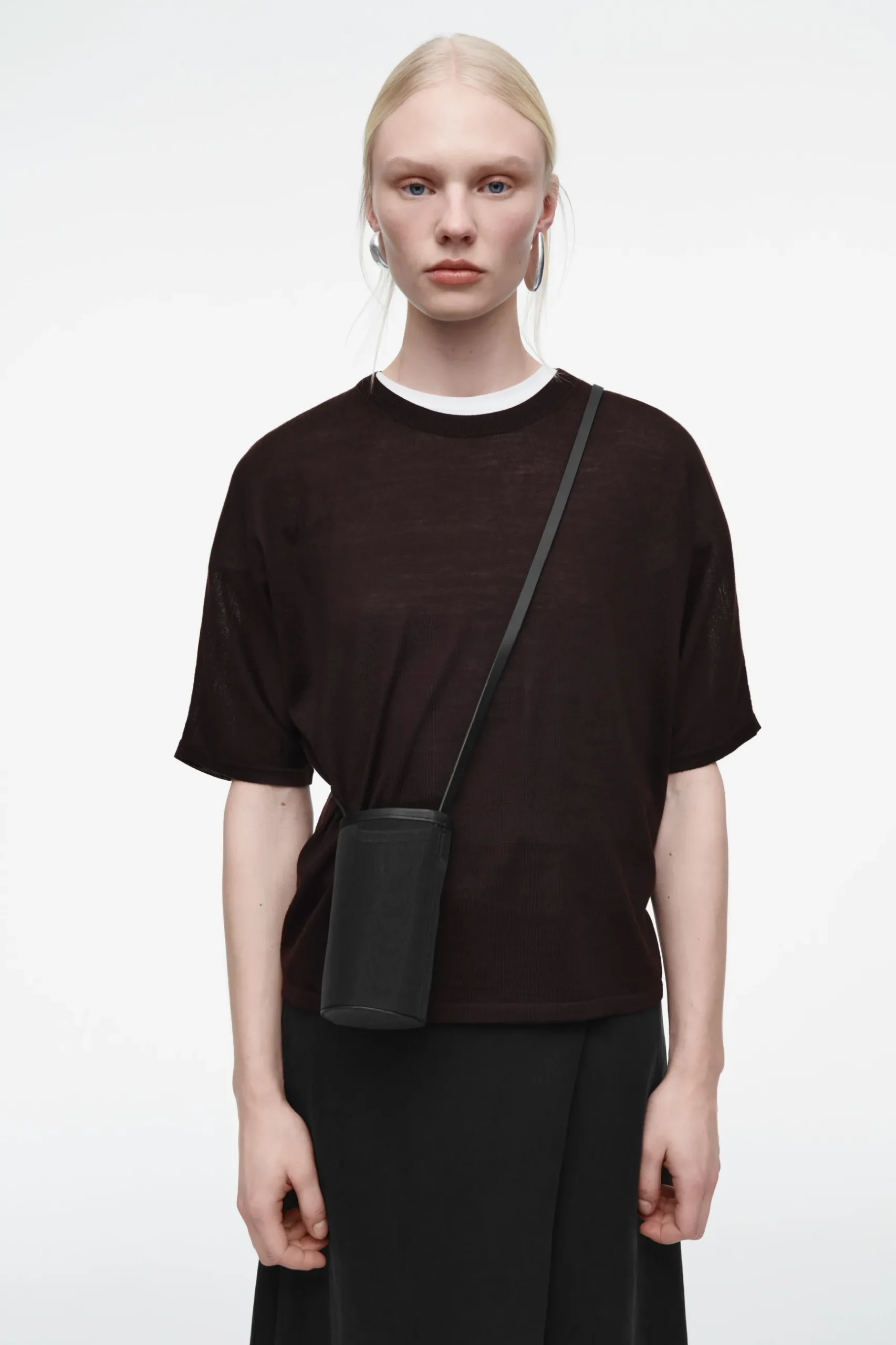 Sale COS ETUI NA BUTELKĘ TYPU CROSSBODY Czarny