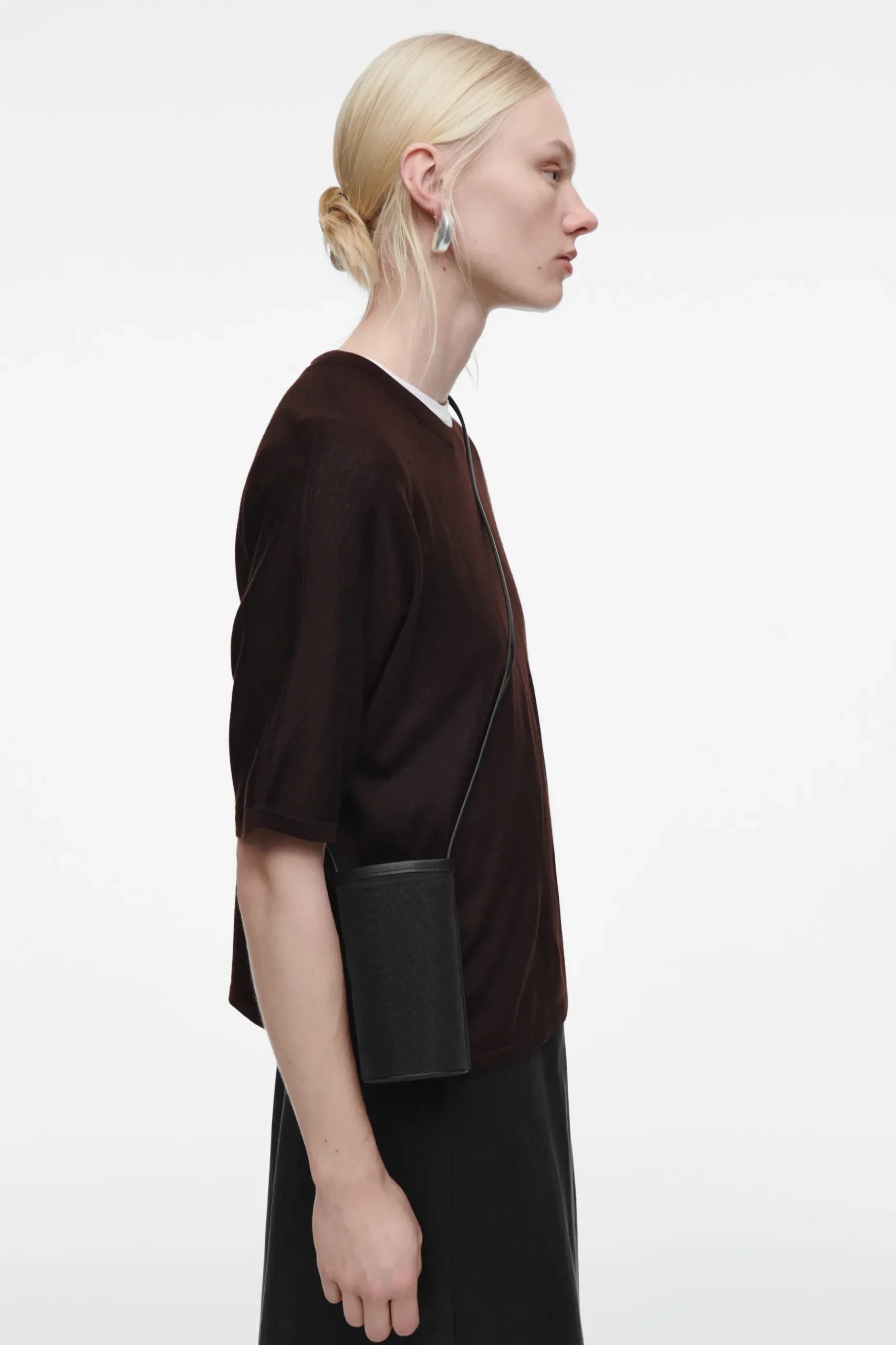 Sale COS ETUI NA BUTELKĘ TYPU CROSSBODY Czarny