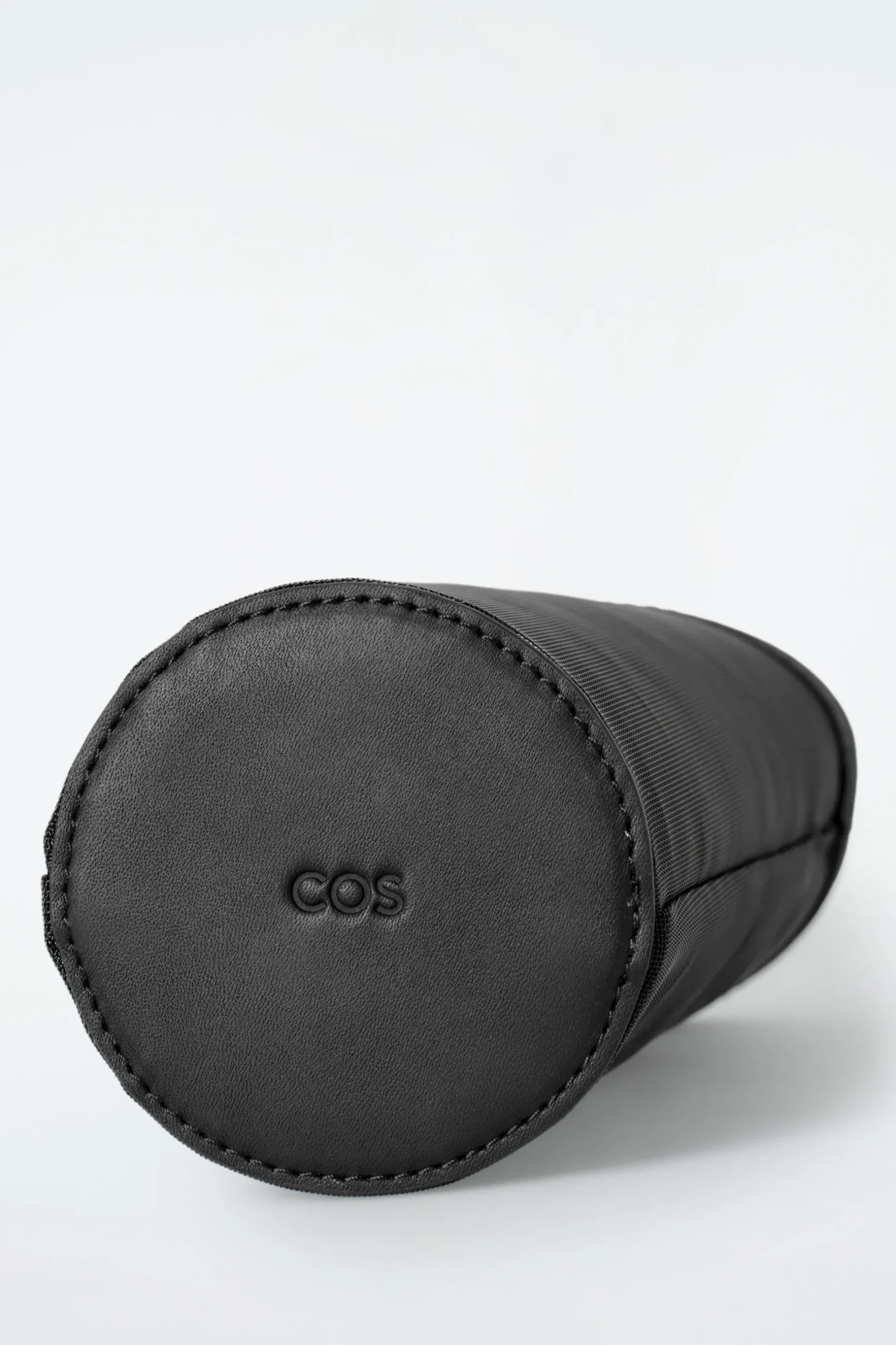 Sale COS ETUI NA BUTELKĘ TYPU CROSSBODY Czarny