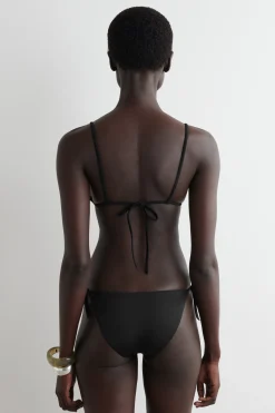 Online COS GÓRA OD BIKINI Z TRÓJKĄTNYMI MISECZKAMI