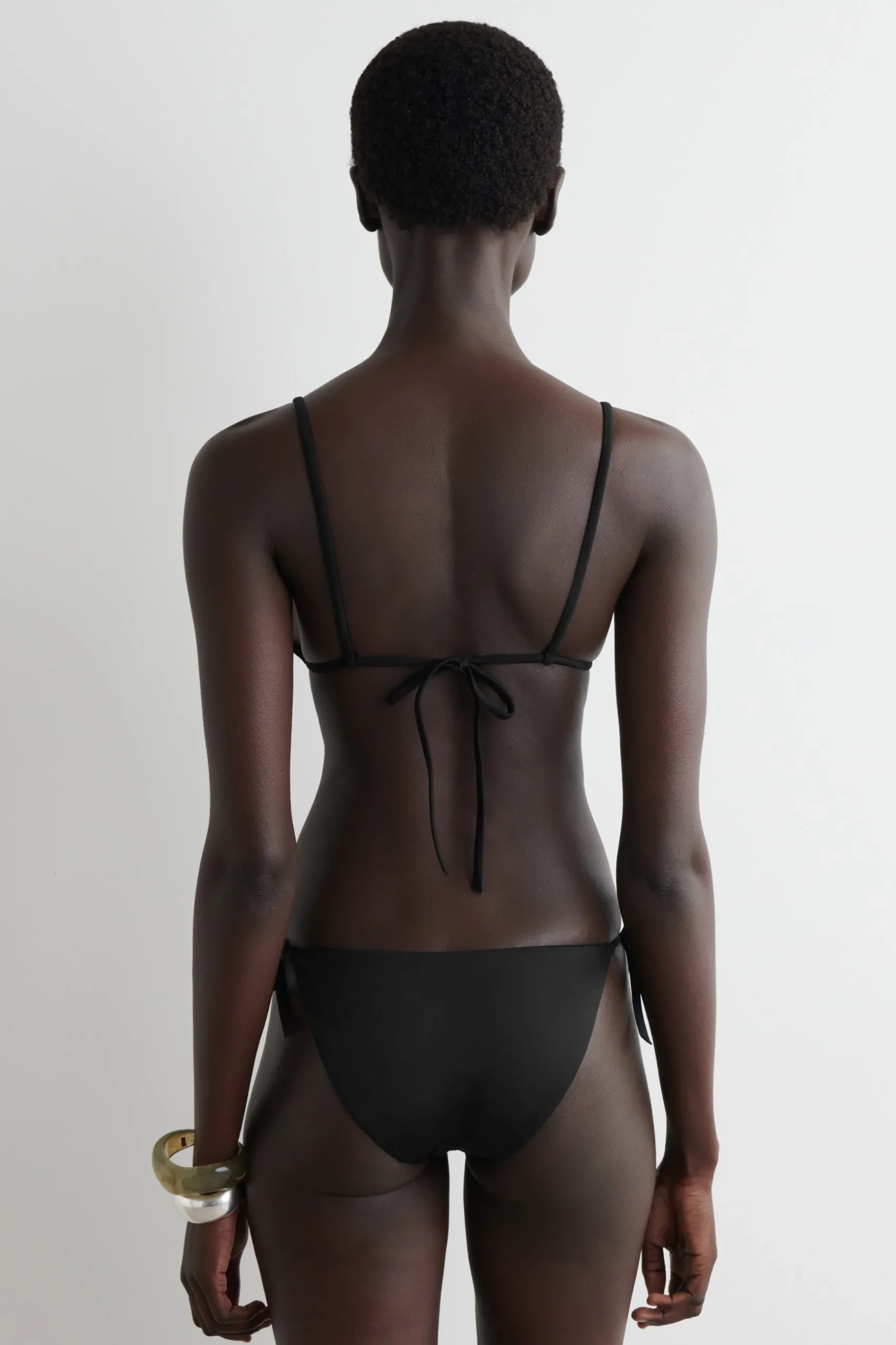 Online COS GÓRA OD BIKINI Z TRÓJKĄTNYMI MISECZKAMI