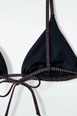 Sale COS GÓRA OD BIKINI Z TRÓJKĄTNYMI MISECZKAMI
