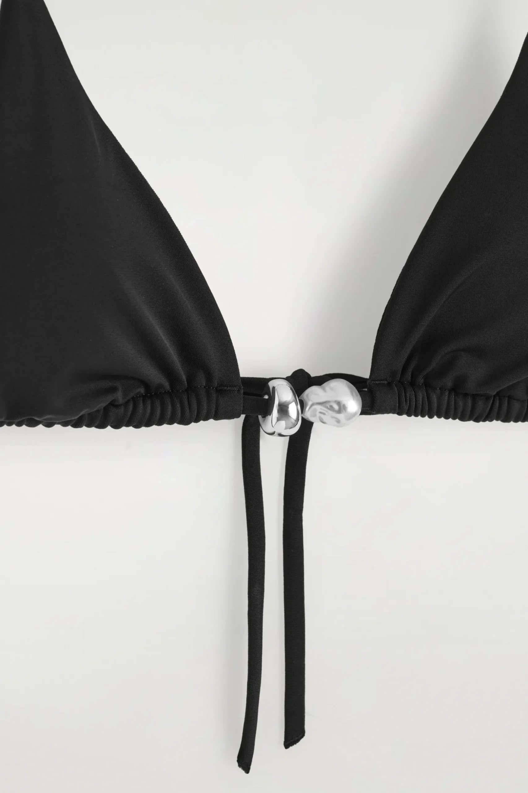 Online COS GÓRA OD BIKINI Z TRÓJKĄTNYMI MISECZKAMI