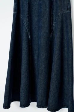 Outlet COS JEANSOWA SUKIENKA MIDI Z OBNIŻONĄ TALIĄ