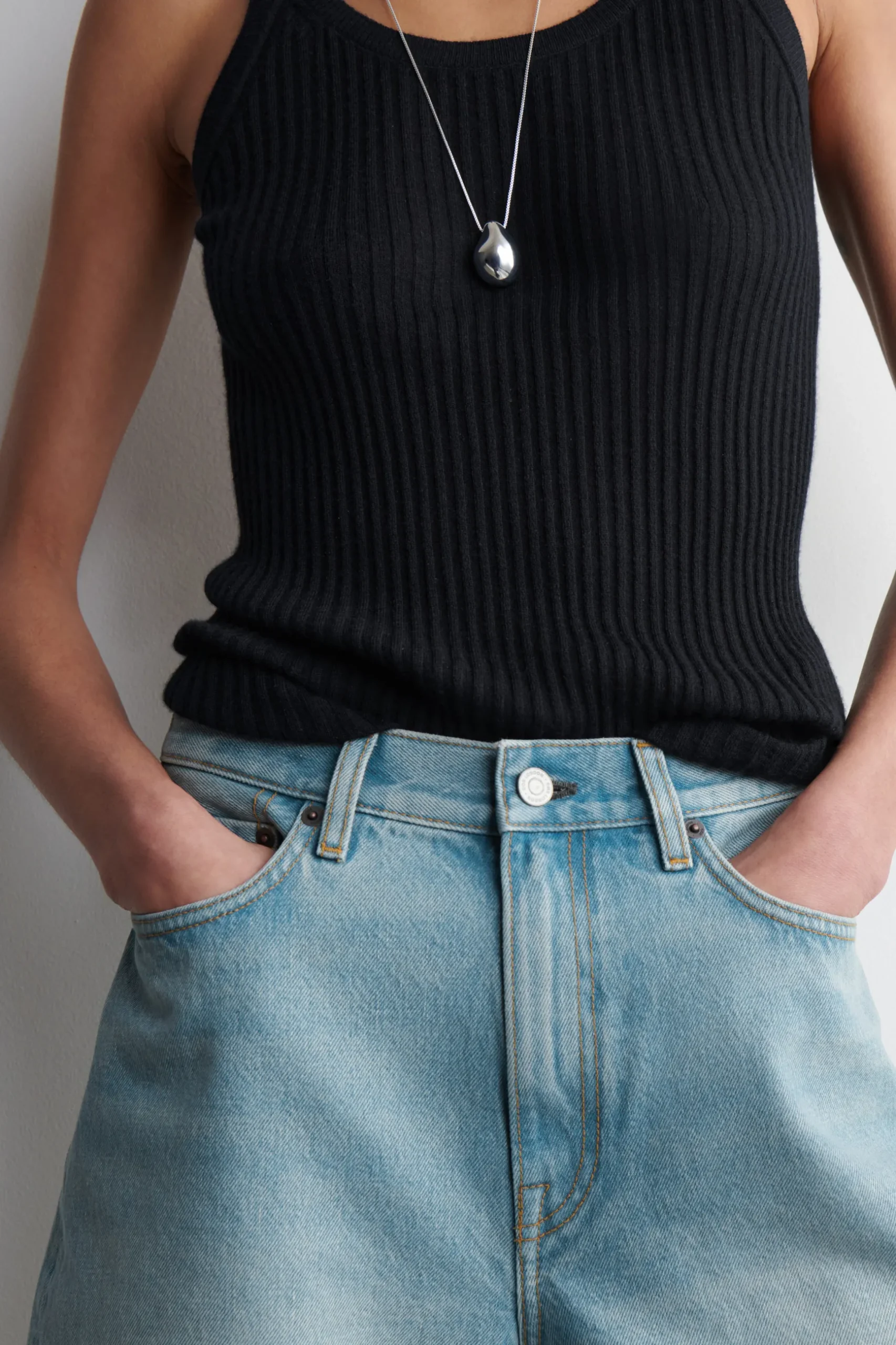 Fashion COS JEANSOWE SZORTY Z WYSOKIM STANEM