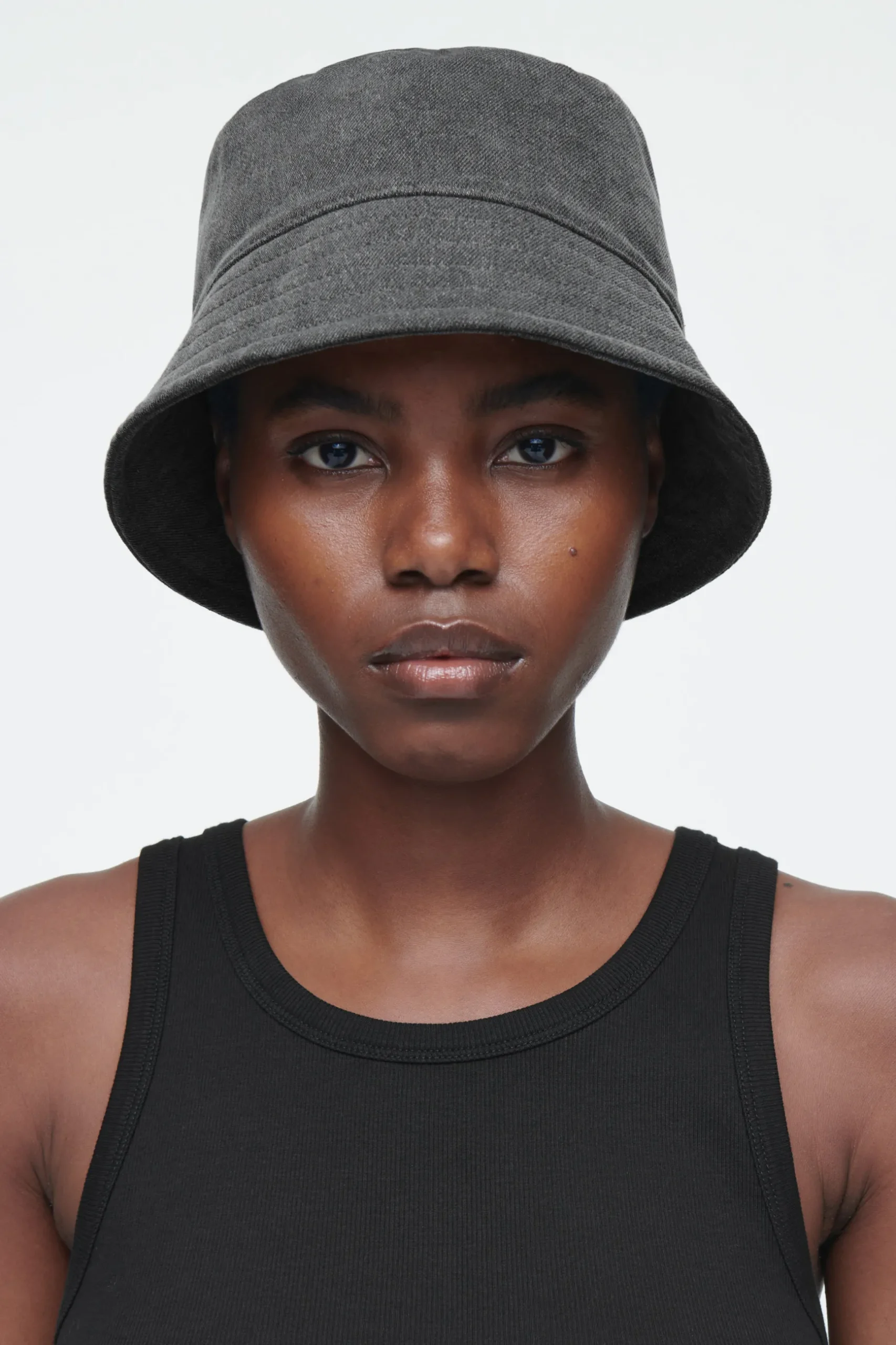 Clearance COS JEANSOWY KAPELUSZ TYPU BUCKET Szary