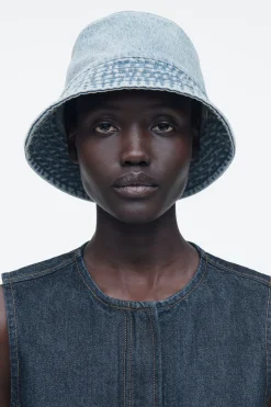 Outlet COS JEANSOWY KAPELUSZ TYPU BUCKET Jasnoniebieski