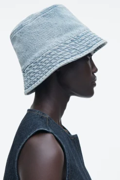 Outlet COS JEANSOWY KAPELUSZ TYPU BUCKET Jasnoniebieski