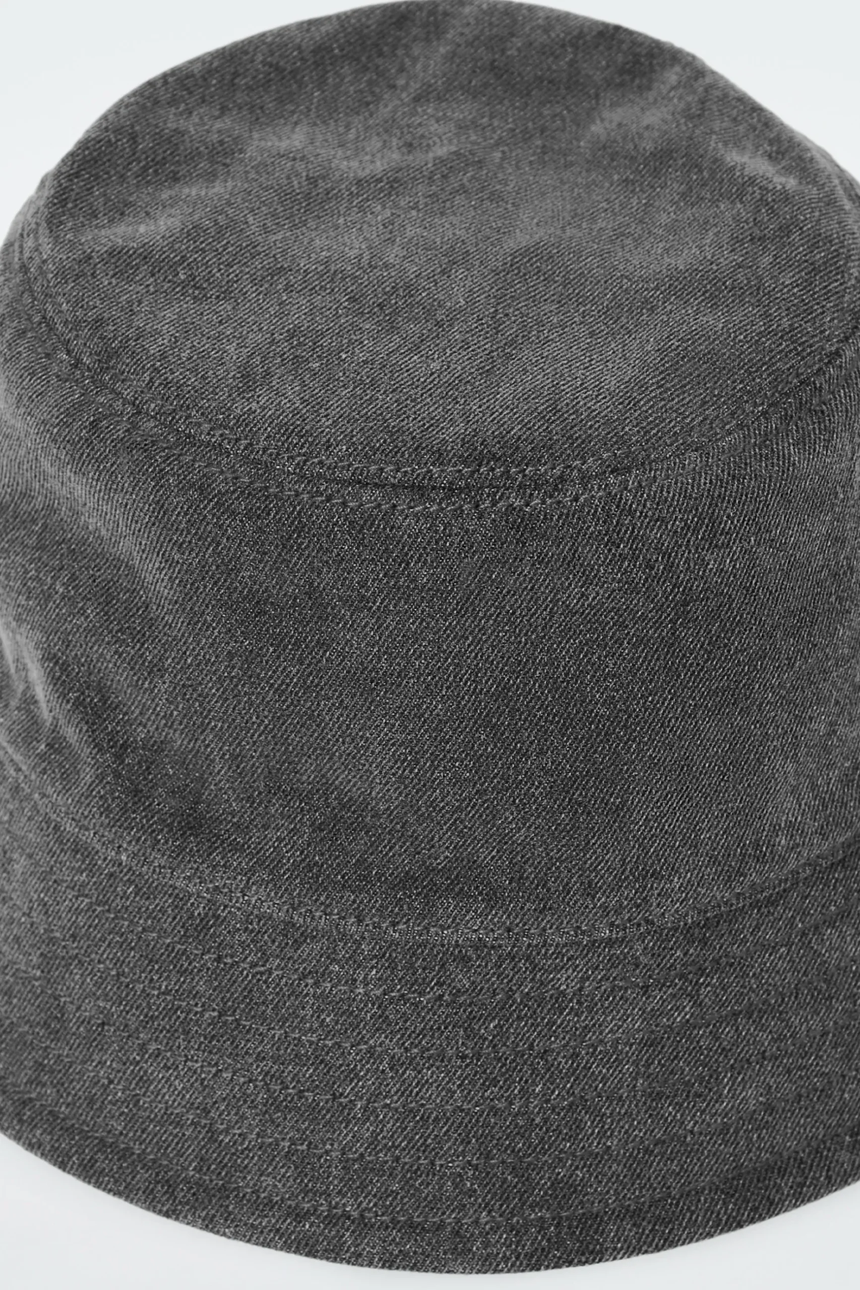 Clearance COS JEANSOWY KAPELUSZ TYPU BUCKET Szary