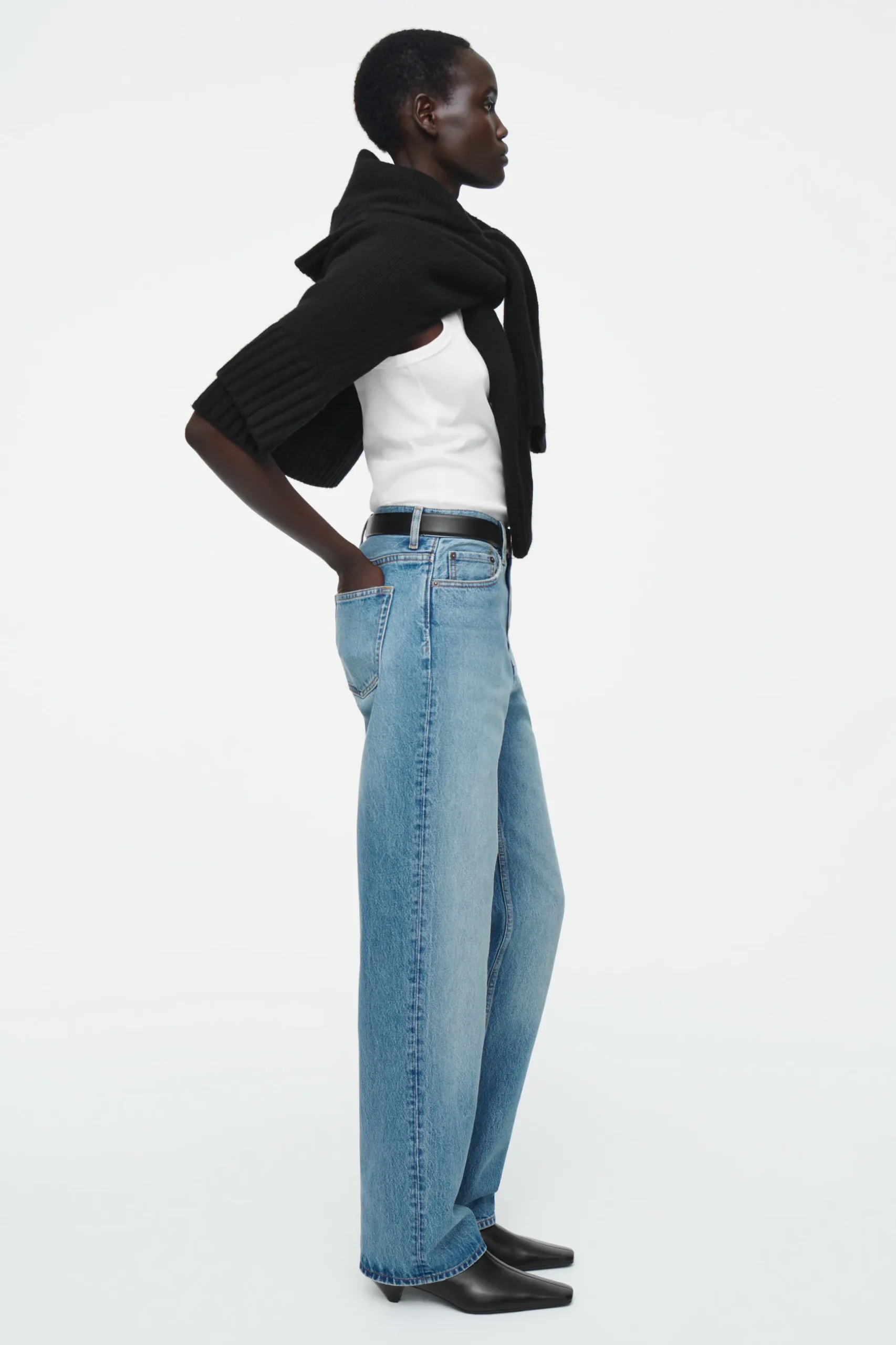 New COS JEANSY „COLUMN” Z PROSTYMI NOGAWKAMI