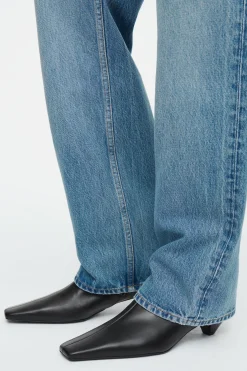New COS JEANSY „COLUMN” Z PROSTYMI NOGAWKAMI