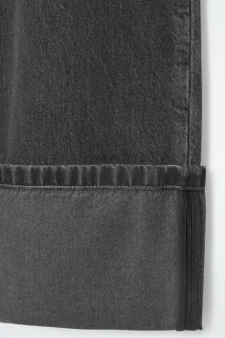Outlet COS JEANSY „FACADE” Z PODWINIĘTYMI NOGAWKAMI