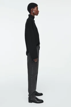 Outlet COS JEANSY „SHIFT” Z PROSTYMI NOGAWKAMI