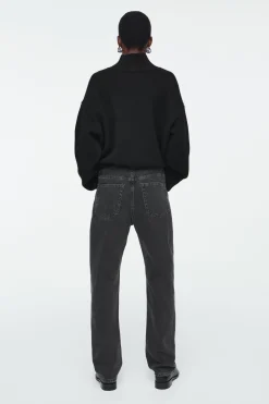 Outlet COS JEANSY „SHIFT” Z PROSTYMI NOGAWKAMI
