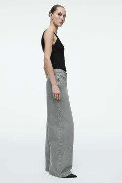 Outlet COS JEANSY „TIDE” Z SZEROKIMI NOGAWKAMI