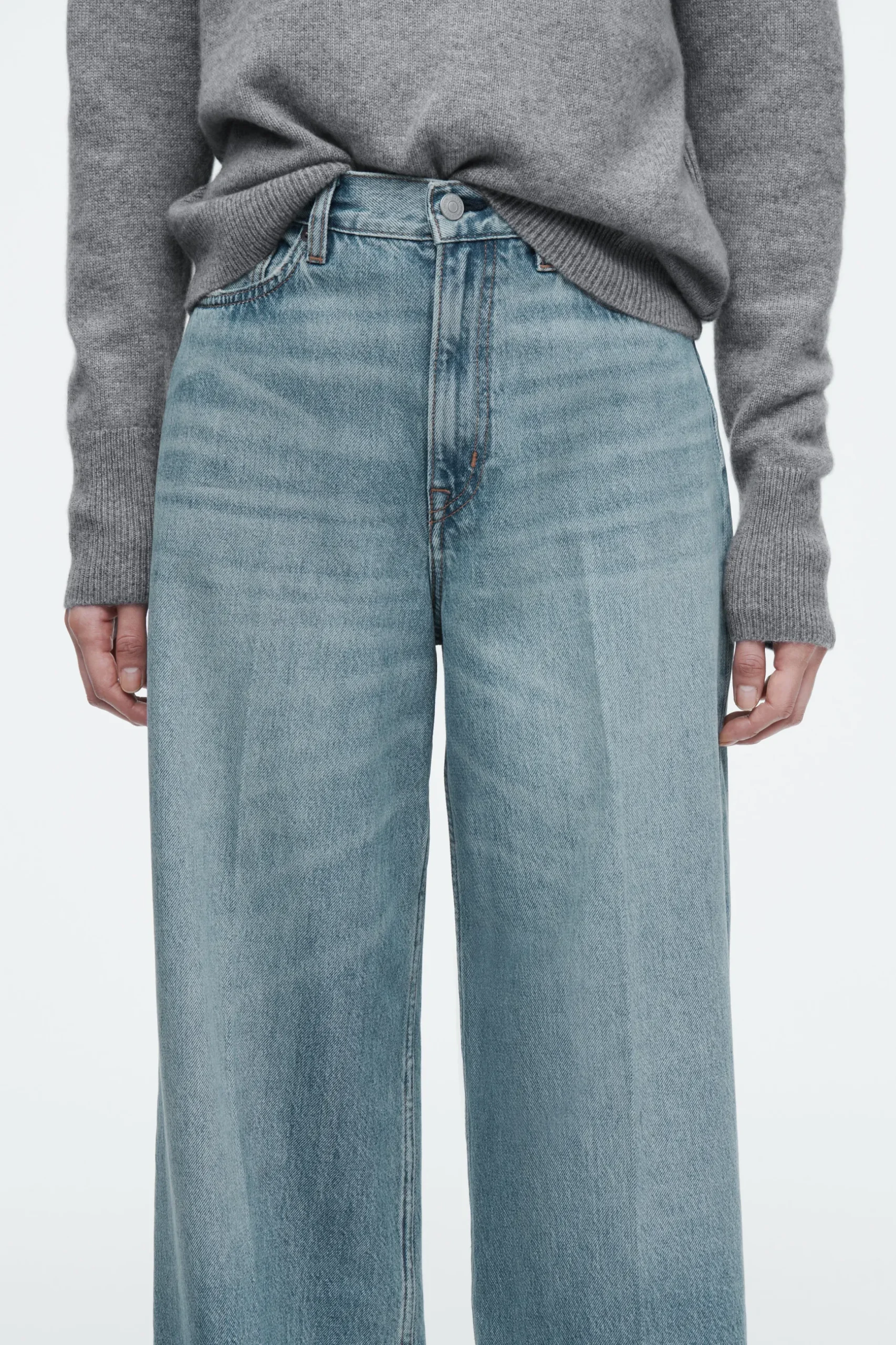 Outlet COS JEANSY „TIDE” Z SZEROKIMI NOGAWKAMI