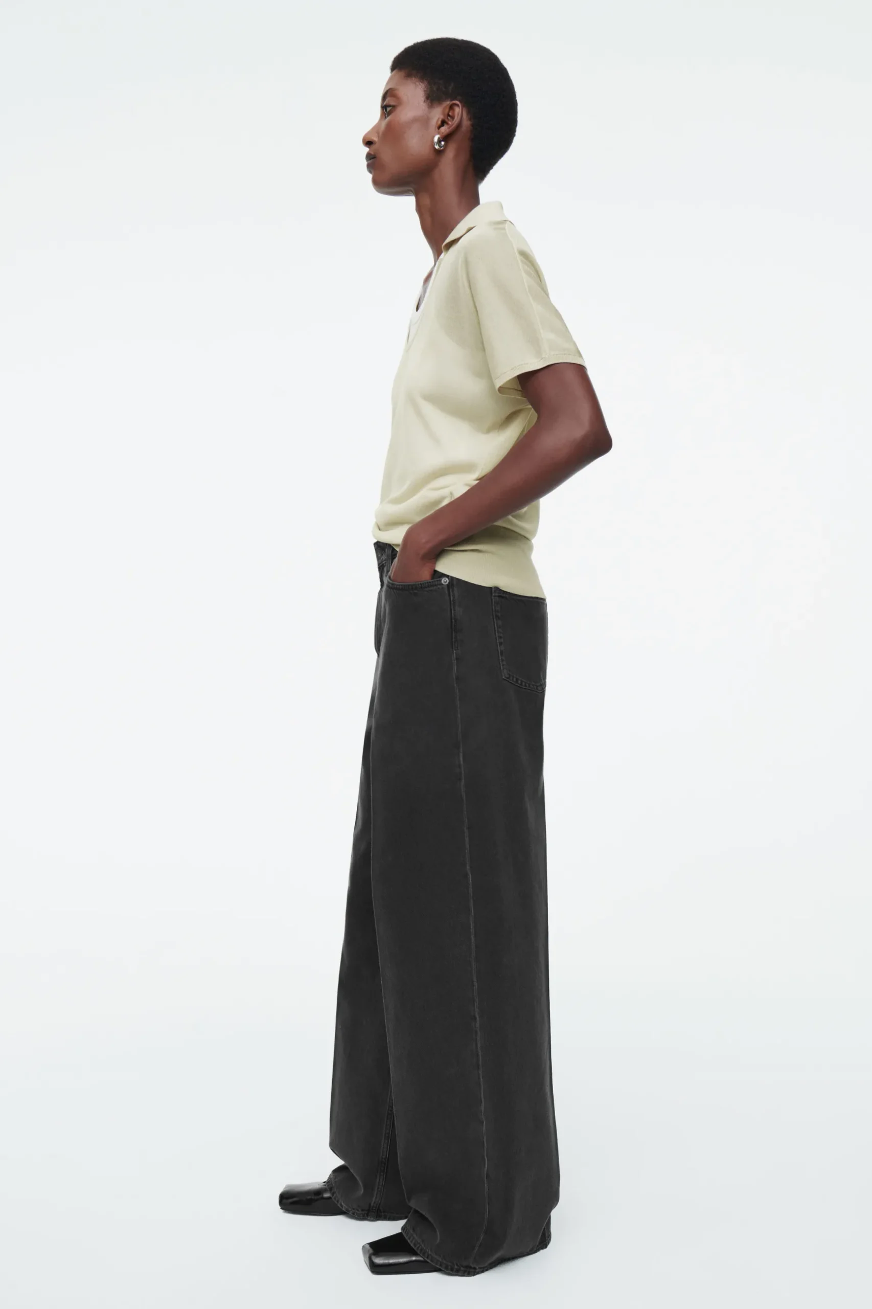Outlet COS JEANSY „TIDE” Z SZEROKIMI NOGAWKAMI