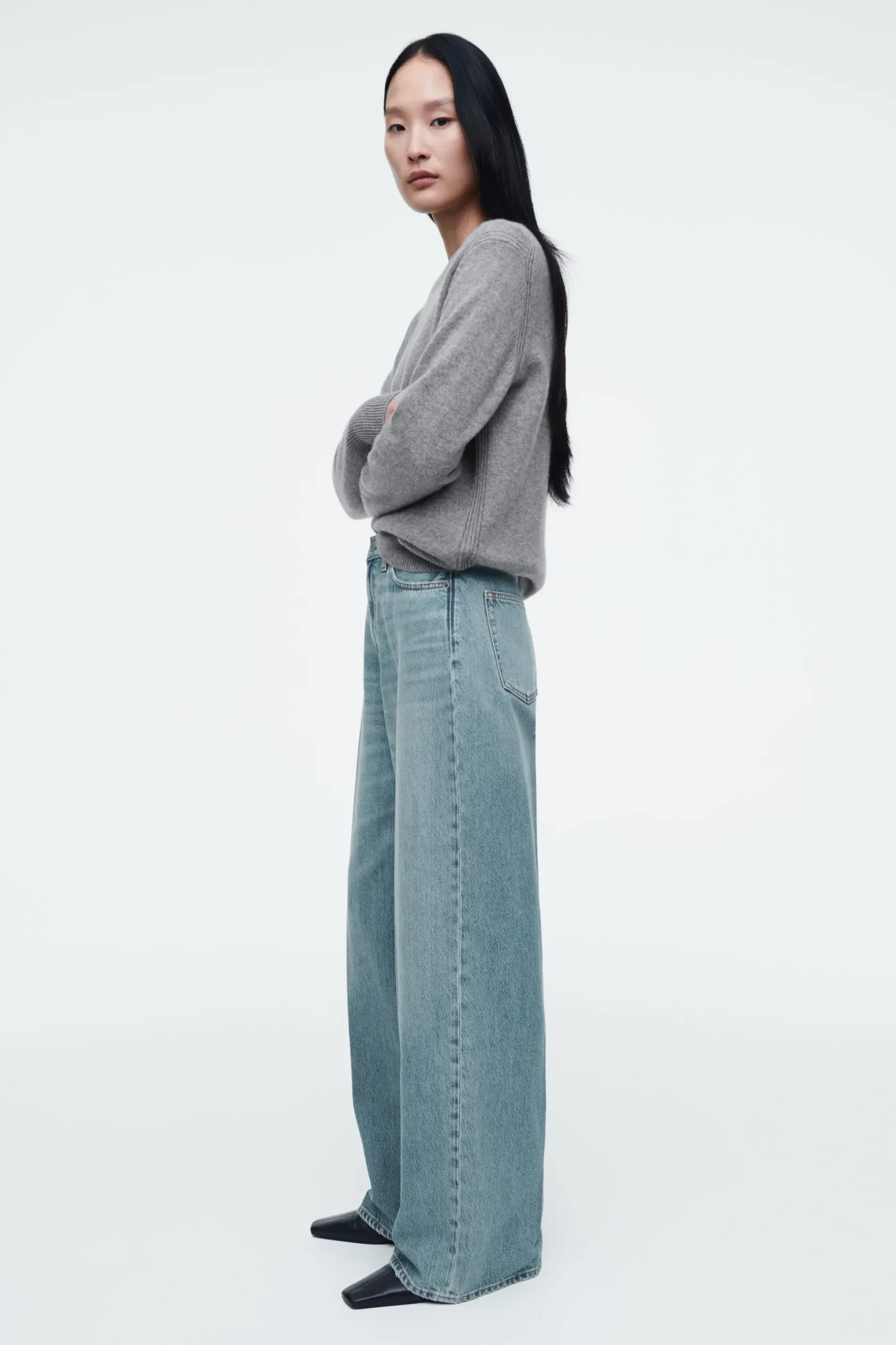 Outlet COS JEANSY „TIDE” Z SZEROKIMI NOGAWKAMI