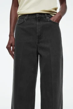 Outlet COS JEANSY „TIDE” Z SZEROKIMI NOGAWKAMI