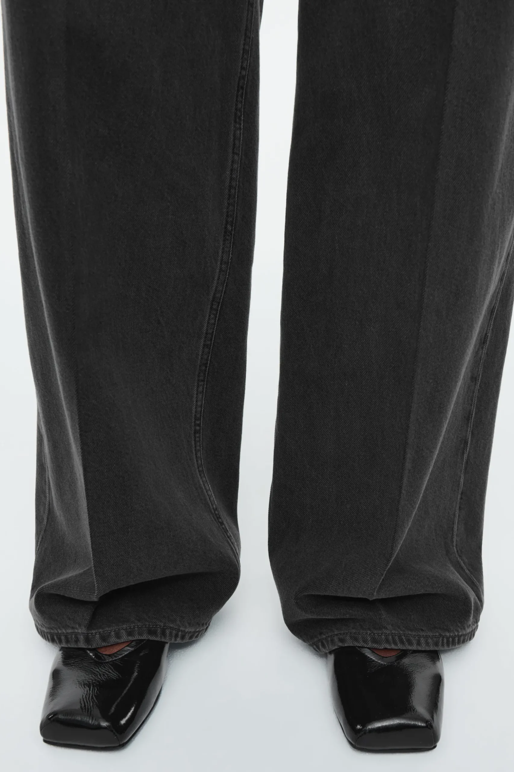 Outlet COS JEANSY „TIDE” Z SZEROKIMI NOGAWKAMI